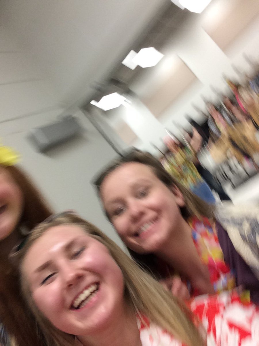 lizzknee's tweet photo. Happy bday Brie Hawkins!!! I ❤️ having you as a choir buddy and I hope you had a super fantastic and sunny 17th!!!☀️🎉💕😘 https://t.co/AaB7Z9ITQF