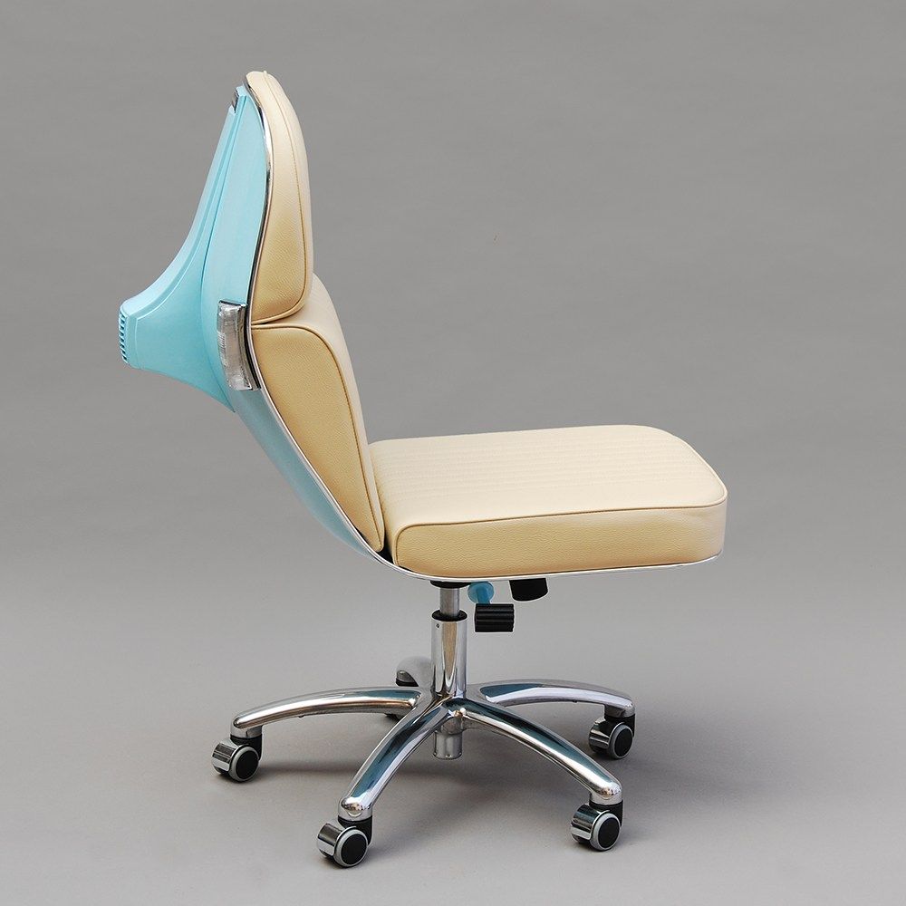 doctorow's tweet photo. Office chairs made out of old Vespa scooters #1yrago

https://t.co/VlkCywbKff https://t.co/jZudptAB8G