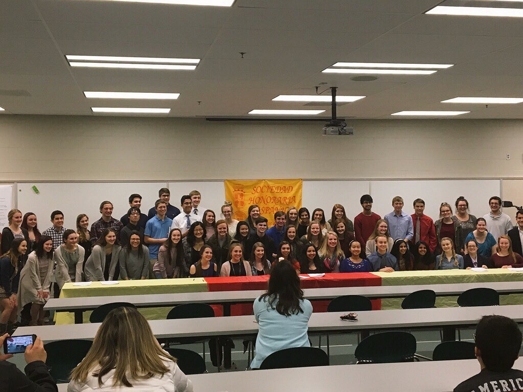 MW_SHS's tweet photo. New members have been officially initiated to the Antonia Novello chapter of the Millard West Sociedad Honoraria Hispanica! https://t.co/GzRH8eStGo