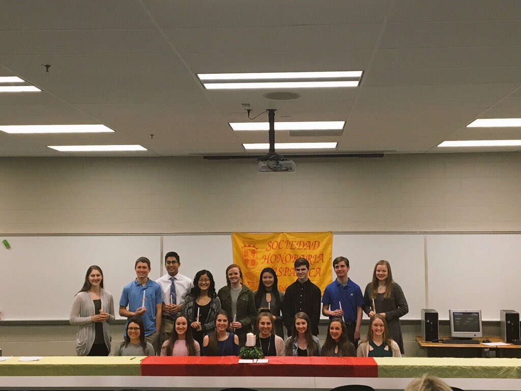 MW_SHS's tweet photo. New members have been officially initiated to the Antonia Novello chapter of the Millard West Sociedad Honoraria Hispanica! https://t.co/GzRH8eStGo