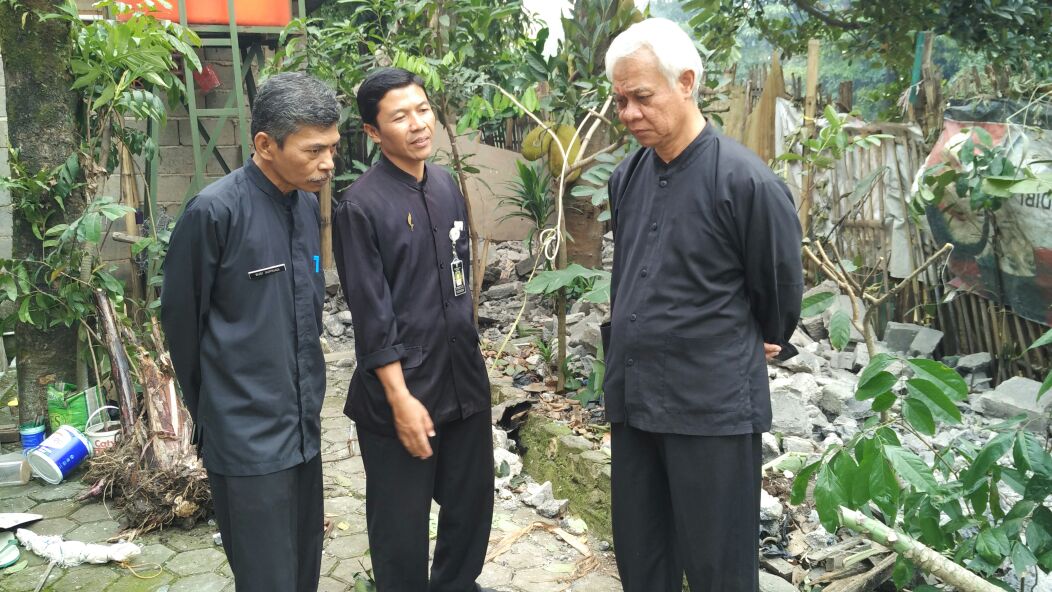 rancasari_OK's tweet photo. Pembongkaran bangunan utk normalisasi S.Cidurian @ridwankamil @OdedMD @yossiirianto https://t.co/xTMjvwsMbK