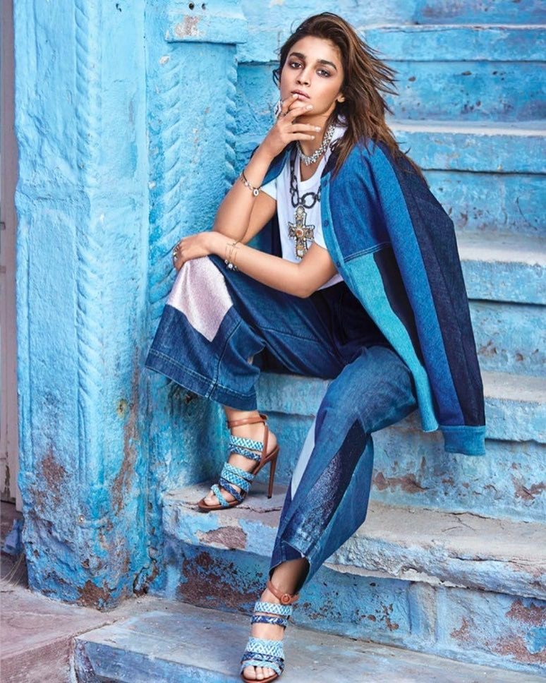 Anaita_Adajania's tweet photo. Happy birthday you gorgeous girl ! #sheonlygetsbetter π @aliaabhatt π·@gregswalesart https://t.co/50bBJOmOcJ https://t.co/EI3Gq0R29q
