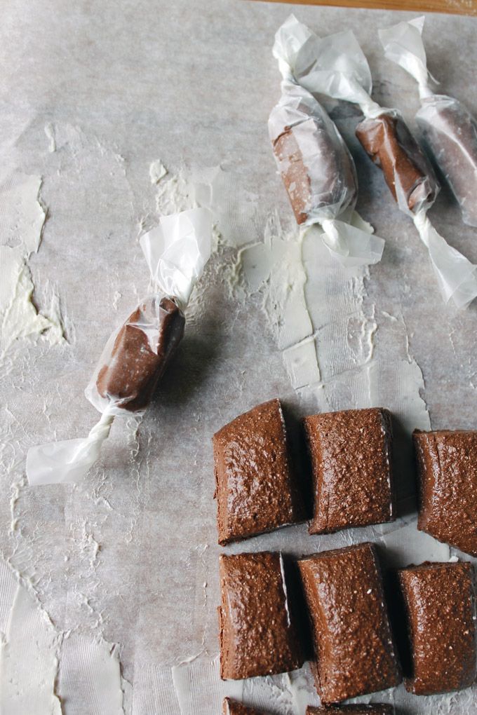 imaRhubarbarian's tweet photo. Make your favorite chocolate candy at home! https://t.co/8PkdmEJyjH #tootsieroll #homemadecandy #chocolate #craftcandy https://t.co/UzEbtPwkRC