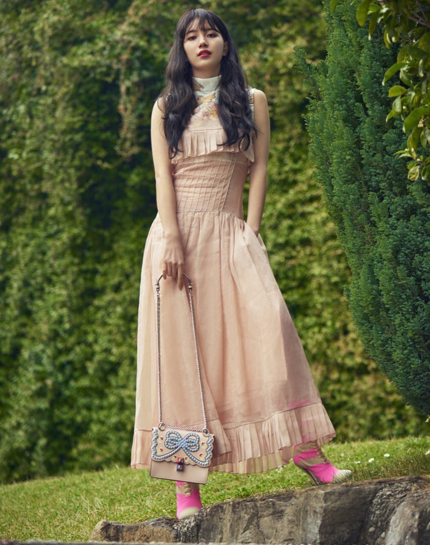 MissArabFans's tweet photo. 170315 |
سوزي لمجلة Instyle عدد ابريل . https://t.co/41dxjJYlGA