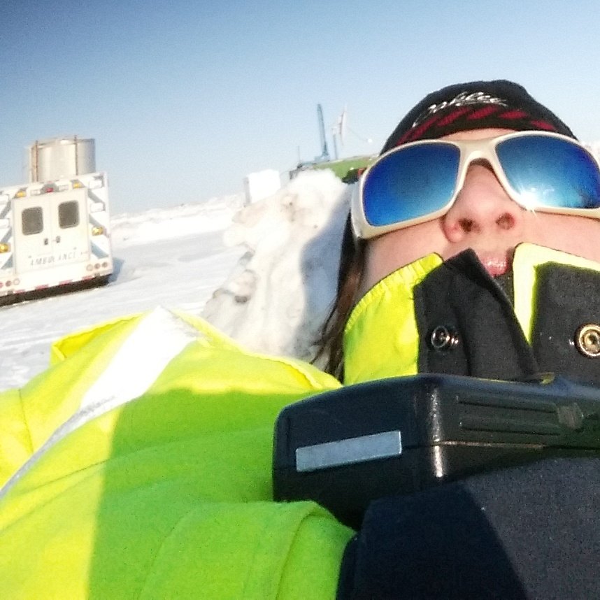 MarinaG17807027's tweet photo. A little self care before dinner.  Arctic vitamin D therapy at my very own private Snow Berm Del Sol! 😎😄 #sunbathinginsnowpants #hatlines https://t.co/0GGfG6stzH