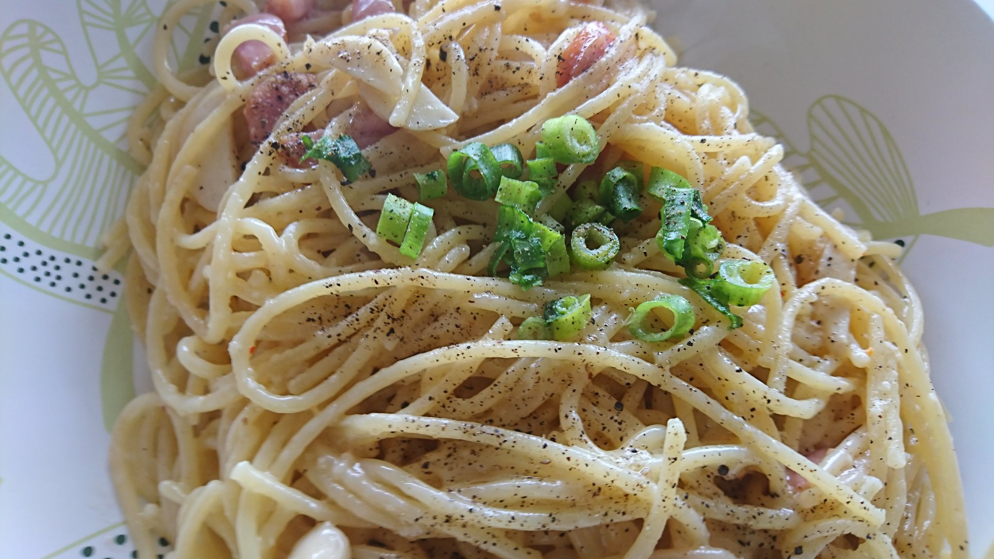 モコ 友だちからもらったジョセフィーヌドレッシングを使ってパスタランチ オリーブオイルと黒胡椒もたっぷり