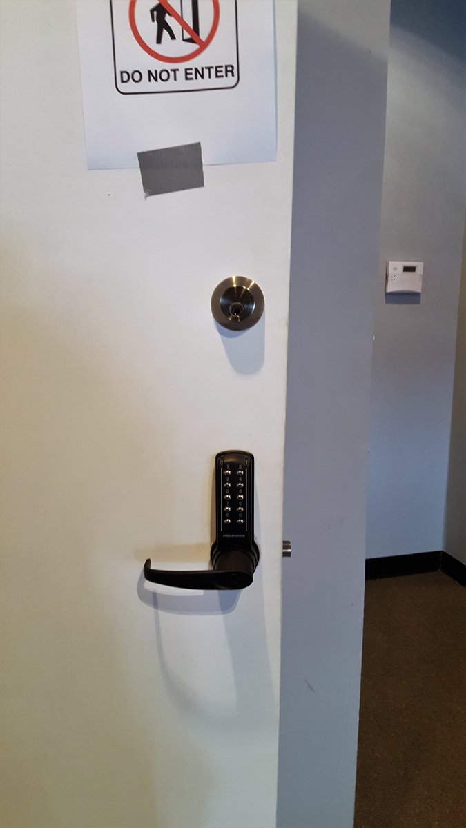 DSLocksmith's tweet image. (818)584-4854 #locksmithLA 
 Combinetion lock system lach works for offices.
#woodlandhills #camerasecurity #LAlocksmith #Encino #intercom