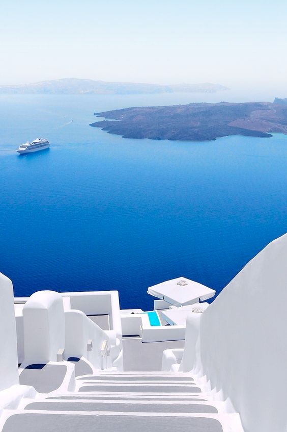 squirrellers's tweet photo. Is #Santorini on your #BucketList this year? Learn more: https://t.co/Yab8gn5vt7 #squirrelapp #travchat https://t.co/oSBGQvSwbU