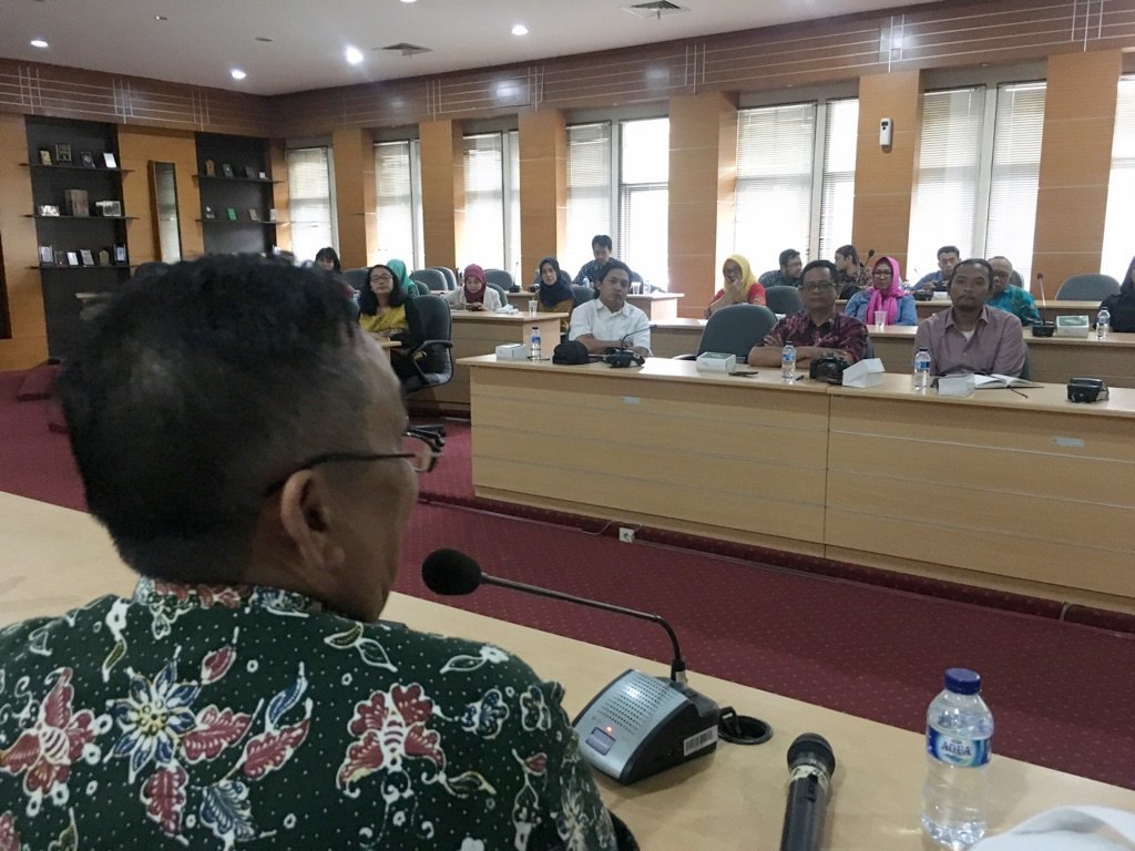 fikom_unpad's tweet photo. Kunjungan rekan2 dosen @ISIjogja di Fikom Unpad dlm rangka studi Banding https://t.co/xfpsUOAohY
