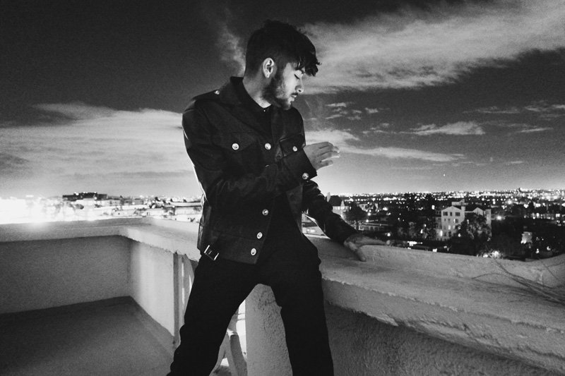ZaynJMalikARG's tweet photo. 15/03: Zayn para su nueva campaรฑa #VersusSS17 #VersusUncensored Las fotos van saliendo de a poco para matarnos lentamente..๐ https://t.co/rj4h7TzU14