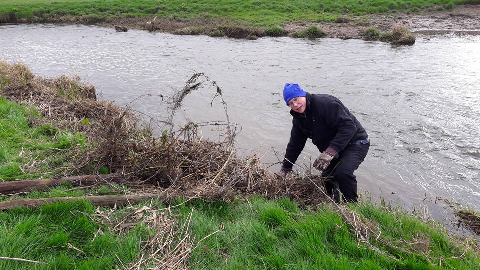 RiverPowerPodAP's tweet photo. River Penk: cleaning up, removing debris &amp; preparing site for research work with Lancaster University &amp; trialing mooring methods for Kenya. https://t.co/KSgS7Oi3r6