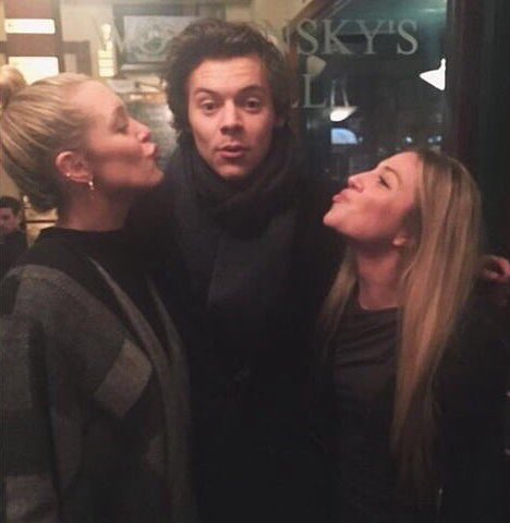 devilhandsafi's tweet image. HARRY'S HAIR, I'M SHOOK