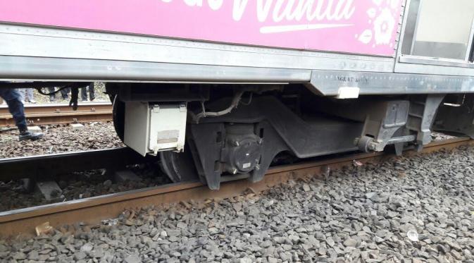 KRL Anjlok Dievakuasi, Lintas Jatinegara - Manggarai Mulai Normal dlvr.it/NdH2GL