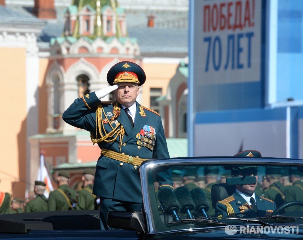 Руководил парадом