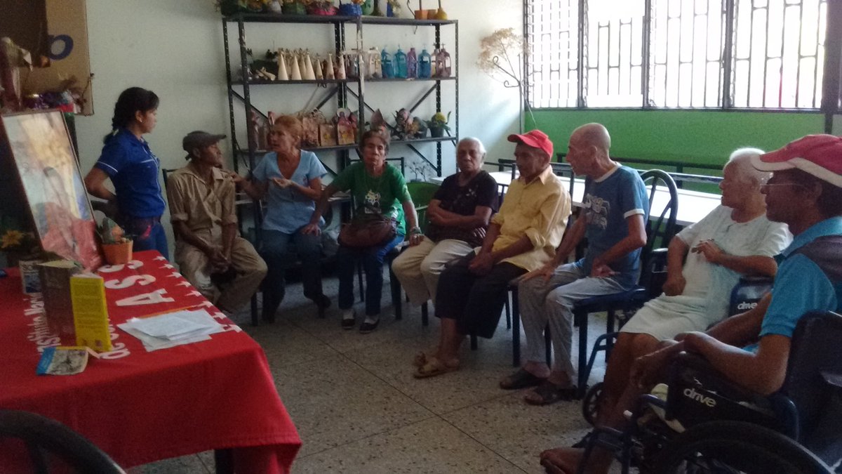 amilcarciber's tweet photo. @salainass @magallyvina #AreaDeProgramasSociales En #MartesDelComandante Nstros👴👵Conocieron Al #MovimientoRevolucionario200 ↩️ #MVR200 ⬅️⬅️ https://t.co/1W9JteZ0zr