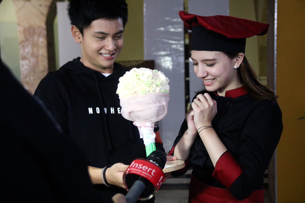 Nonton Liputan Birthday surprise aku di insert and Selebrita Trans TV ya!!