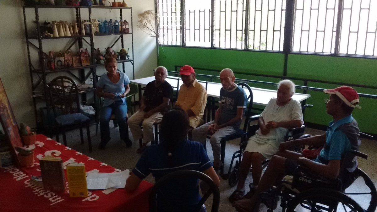 amilcarciber's tweet photo. @salainass @magallyvina #AreaDeProgramasSociales En #MartesDelComandante Nstros👴👵Conocieron Al #MovimientoRevolucionario200 ↩️ #MVR200 ⬅️⬅️ https://t.co/96LlvrHpFP