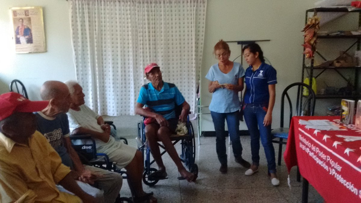 amilcarciber's tweet photo. @salainass @magallyvina #AreaDeProgramasSociales En #MartesDelComandante Nstros👴👵Conocieron Al #MovimientoRevolucionario200 ↩️ #MVR200 ⬅️⬅️ https://t.co/96LlvrHpFP