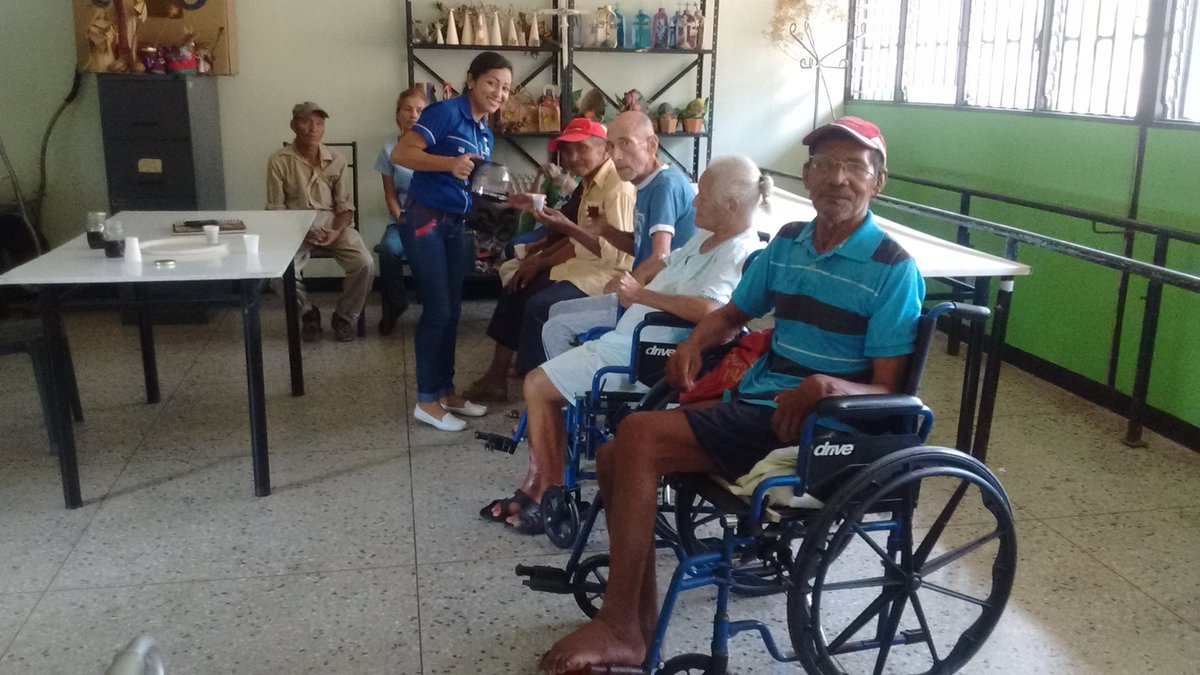 amilcarciber's tweet photo. @salainass @magallyvina #AreaDeProgramasSociales En #MartesDelComandante Nstros👴👵Conocieron Al #MovimientoRevolucionario200 ↩️ #MVR200 ⬅️⬅️ https://t.co/1W9JteZ0zr