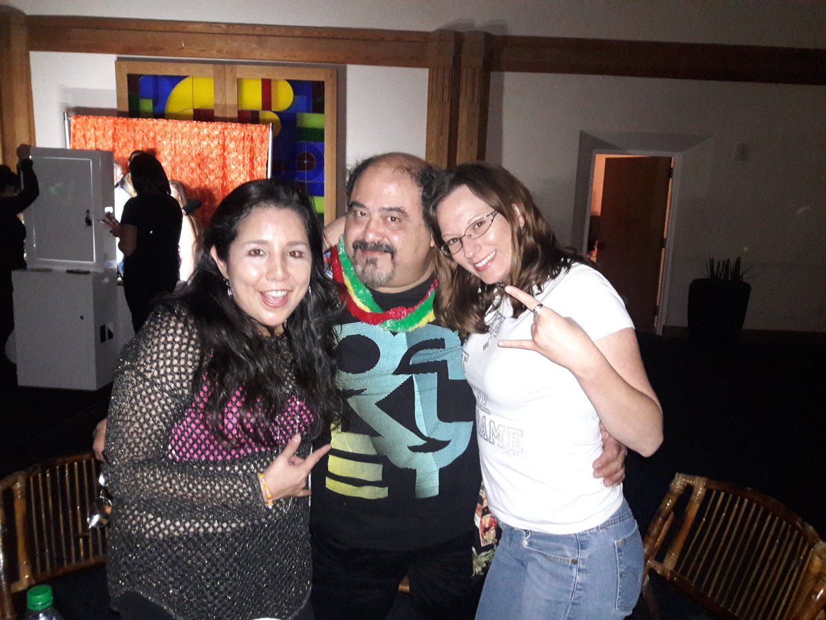 ElizabethRobis6's tweet photo. The bango bangos all girl cover band last weekend!! Such a great time with friends!! #coverband #livemusic #girlsNightOut #musicislife https://t.co/ShK79CmjFl