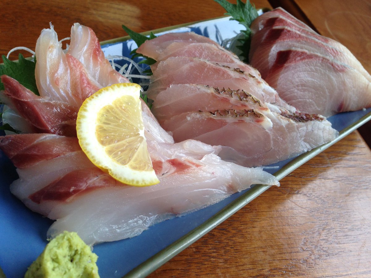 リュウジ 料理のおにいさんバズレシピ בטוויטר やっと骨酒にありつけました 75度ほどの温度でフグの骨の出汁を抽出した熱燗は寒い日にうってつけ 鮮度の良い刺身とアブラボウズの煮付けが絶品です