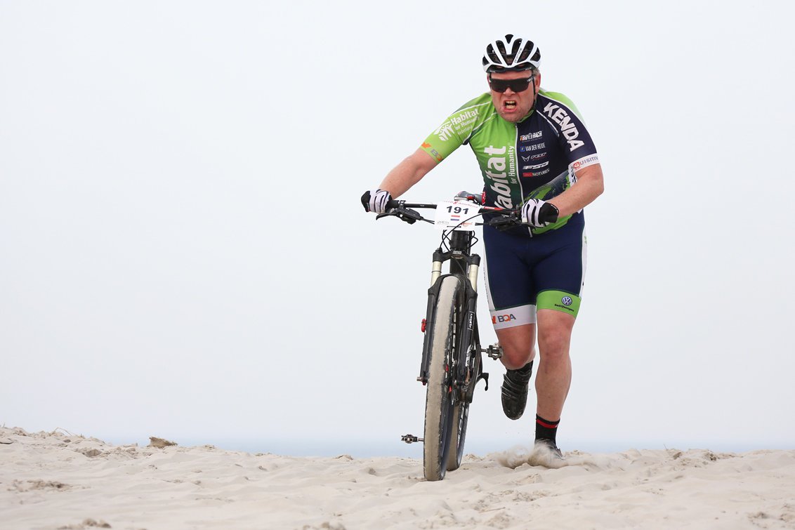 Nobody said it was easy! #afzien <a href="/AmelandMTB/">MTB Ameland</a> Bedankt Anja Brouwer voor de mooie plaat!