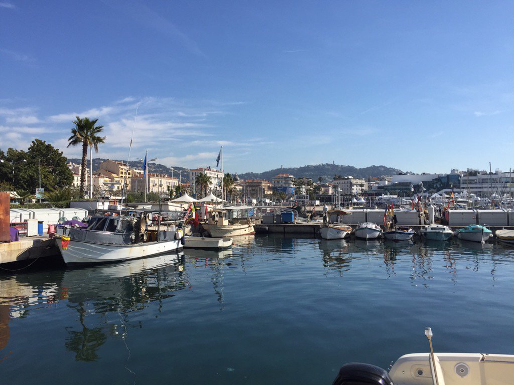 Matt_Richards18's tweet photo. Two good meetings 10am in the sun https://t.co/rqChpipOtJ