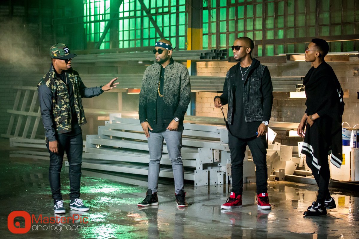 MustBeDubz's tweet photo. Watch #Chaques by @Kay_go ft @DreamTeamDBN &amp; @iam_tribal [Prod by Mustbedubz]

👉 https://t.co/ZDxrsq4MrS https://t.co/o4DxMDLNgx
