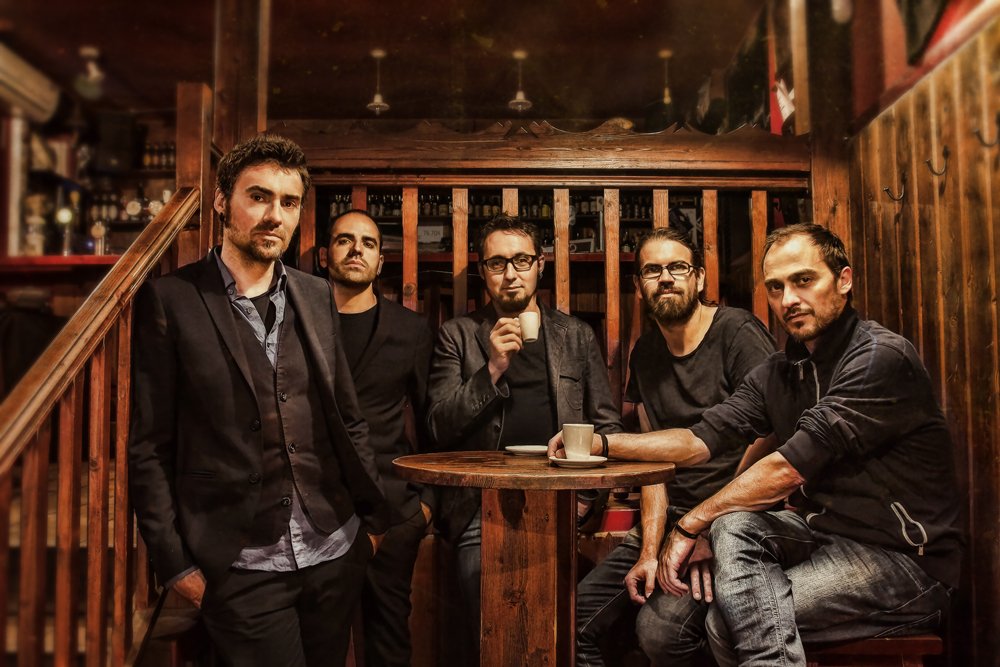 XaviCaminals's tweet image. Matí de sol, bona temperatura i #LaMillorVarietatMusical a @CADENA100! T'acompanyo fins les 15h. amb ells i molts més Nº1!