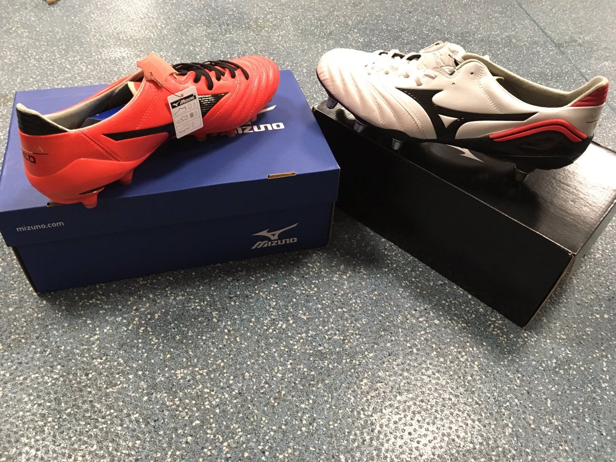 shaunmalton's tweet photo. Thanks to @samchapman92 @MizunoRugby for the boots 👍🏻👍🏻 https://t.co/sMnj4ZzJXj