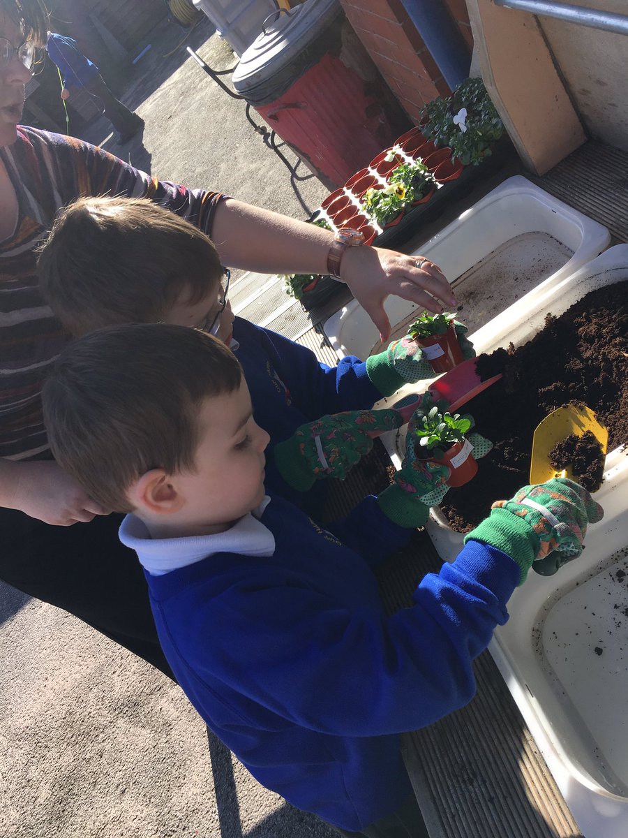 FPR_BC's tweet photo. We are having a very busy week outside #sunshine #bugs #mathsfocus #planting #learningthroughplay https://t.co/xlivomjcAI