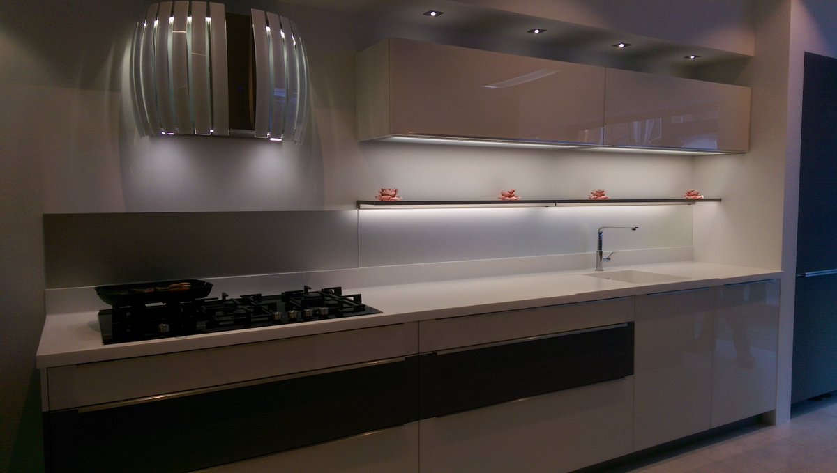 MegaGlassUk's tweet photo. Simply Stunning Splashback by @MegaGlassUk #contactus #kitchendesign https://t.co/rmkiWQ9Hnh