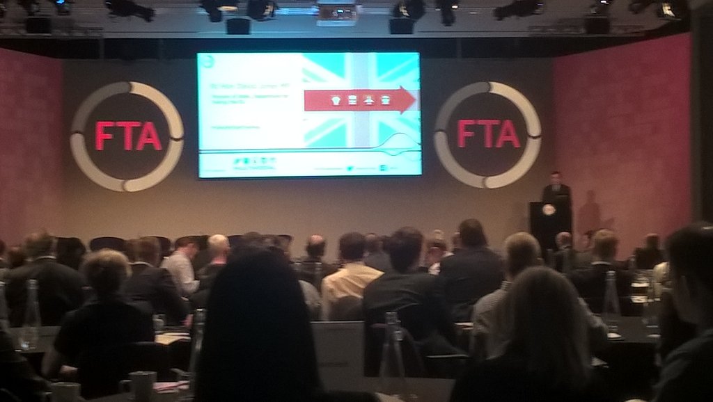 domfawls's tweet photo. Keynote speaker, @DavidJonesmp at #keepbritaintrading, "ramp" rather than "cliff edge" https://t.co/Ya6qgGmokP