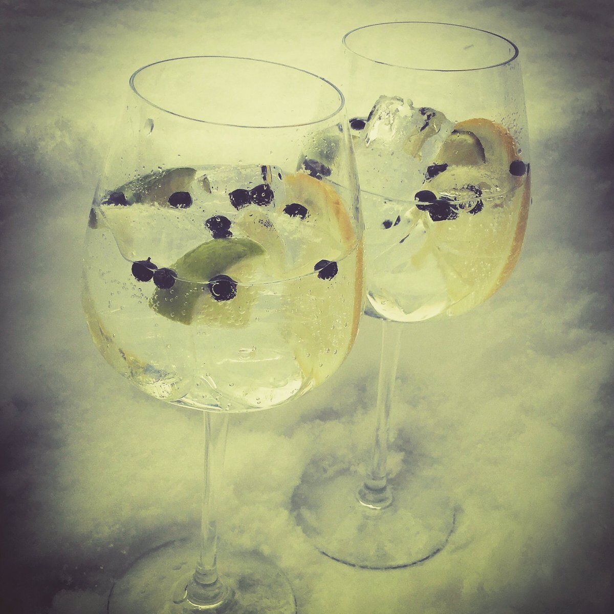 Laqueuedecochon's tweet photo. Come down and enjoy 2 of our beautiful Bombay Dry G&amp;T's for only 8€ on our gorgeous Sun Terrace. That's open from 4pm. #birthday #bombaydry https://t.co/OUFBIXcAy6