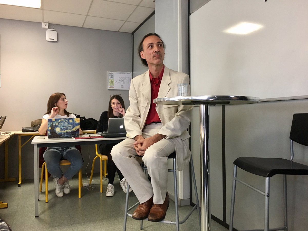 MS_Marseille's tweet photo. @2017Gerald se présente auprès des étudiants. #teamIEJ #NousPresident https://t.co/a3zDoPbr2B