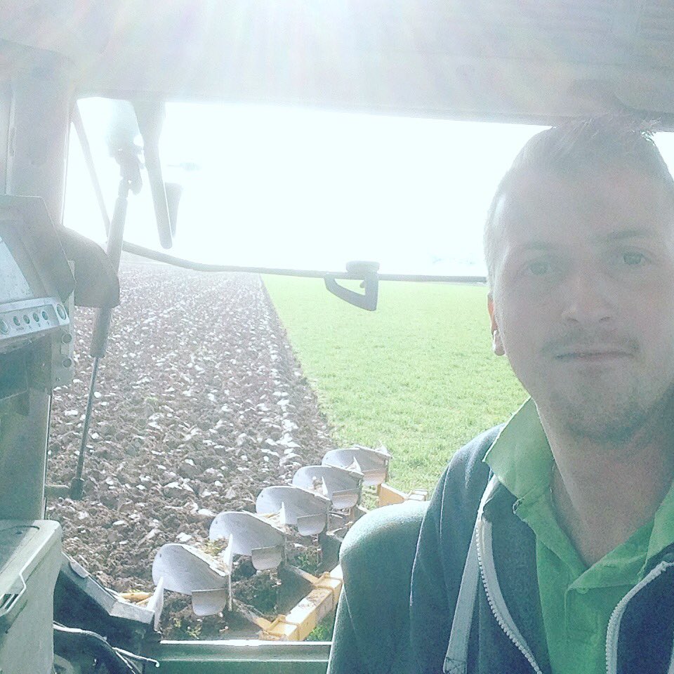 Daar gaan we weer op deze zon overgoten morgen😁#biologisch #organicfarming #organic #rumptstad #sunshine #sunny #blessedwiththebest #fendt