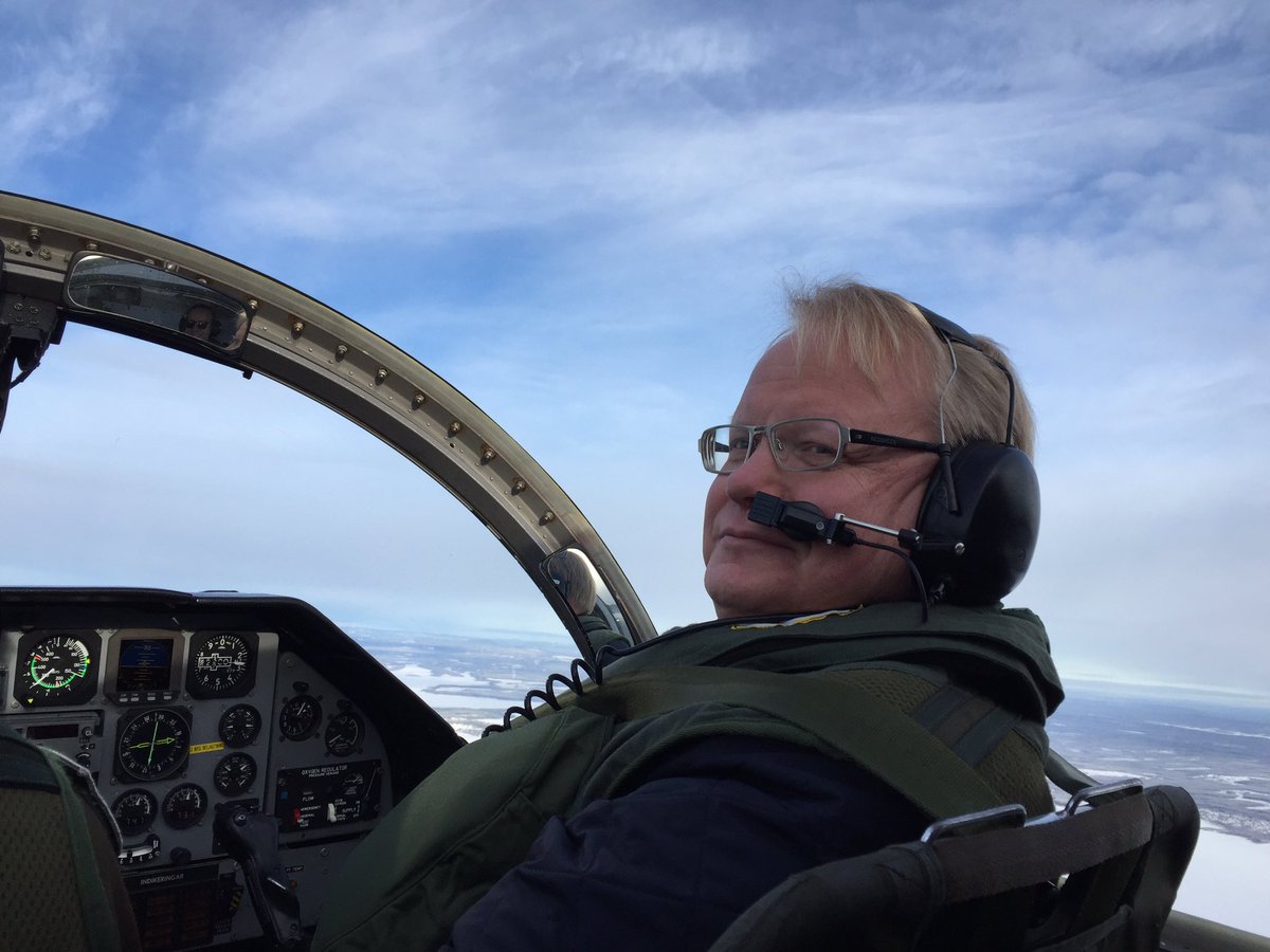 Försvarsministern började dagen med att flyga SK60 från #F21