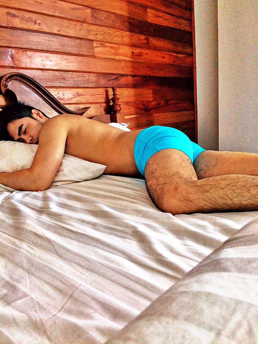 _Botching's tweet photo. Life's BIG question: Are you really that attractive or is your selfie game just strong 💪🏻😘💋🤗 

#FeelingMacho💪 #FeelingSexy #SelfieInBed😘 https://t.co/KCtSegrXWk