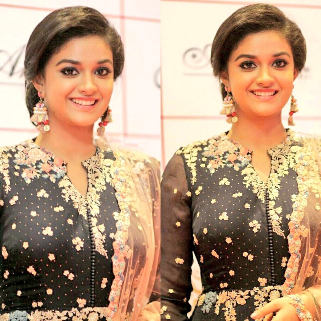 KeerthyTeamFC's tweet photo. Clicks Of Gorgeous #KeerthySuresh From #RitzStyleAwards Function ππ @KeerthyOfficial
SET-2 https://t.co/0UX6CNJXtM