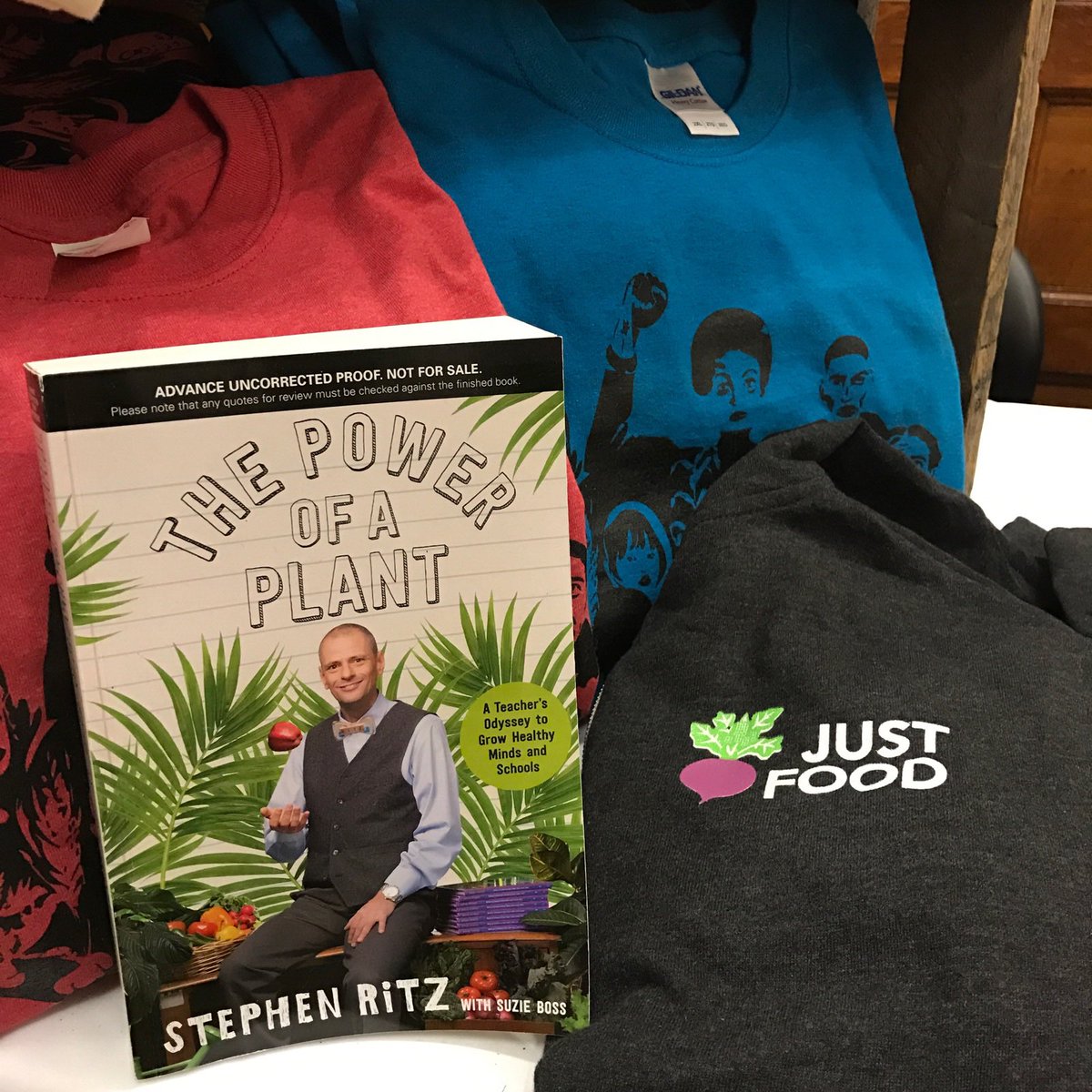 StephenRitz's tweet photo. So proud to recognize @genebaur of @FarmSanctuary on my Facebook Page - true inspiration to all of us @greenBXmachine #JustFoodConference https://t.co/gPu4fuNPqL