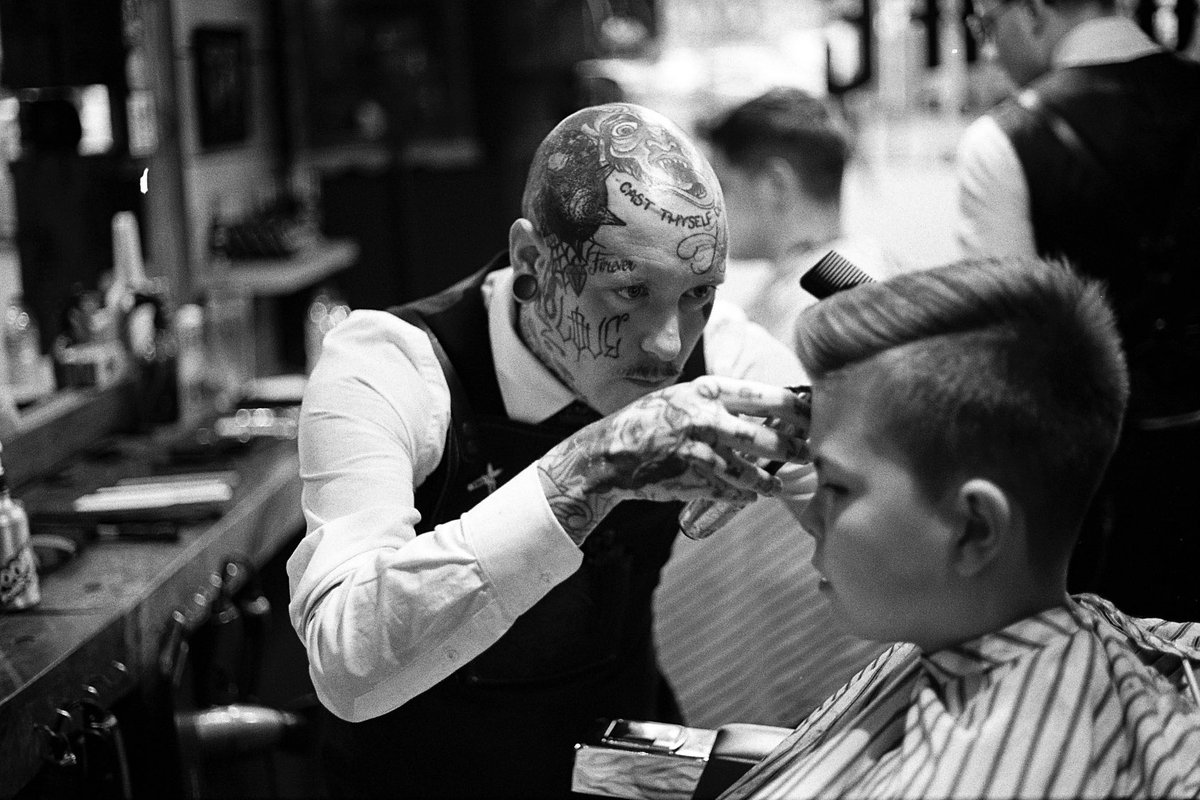 GoodlifeBarber's tweet photo. Late night in the Worcester shop today! Book now! https://t.co/4FTS97Je2N
#goodlifebarbershop #styleneverdies 
Photo: @roseyjoness https://t.co/tibsETiLVP