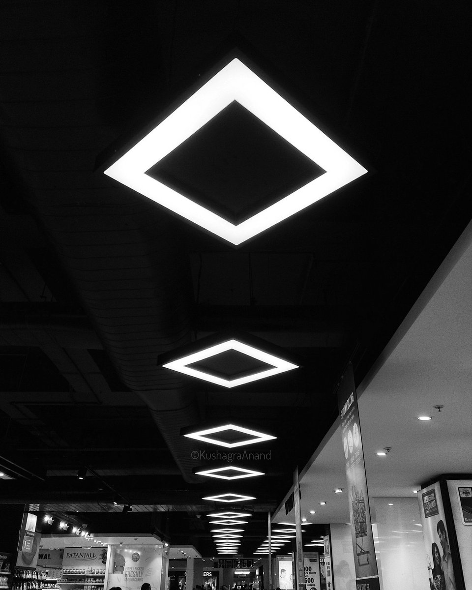 kushagra_anand's tweet photo. R E P E T I T I O N
.
.
#noida #india #morphedsquare #phoneonly #photooftheday #indianphotographers #architecture #bnw #travel https://t.co/sYFPfmHZ9V