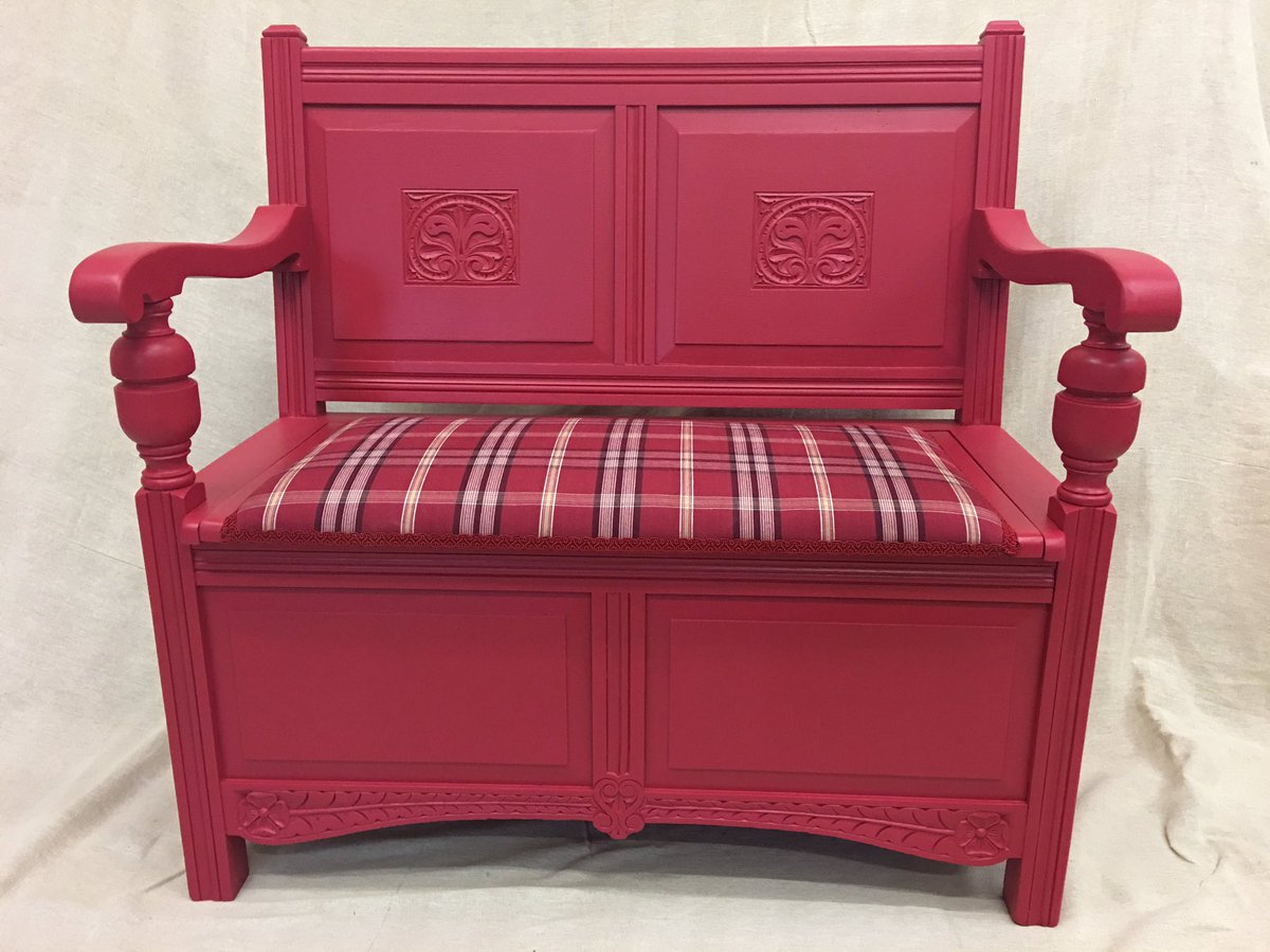 CreativeChic_'s tweet photo. Upholstery complete #farrowandball #rectoryred #eggshell #interiordesign #upcycling #upholstery #spraying https://t.co/y1yYH5YYeC