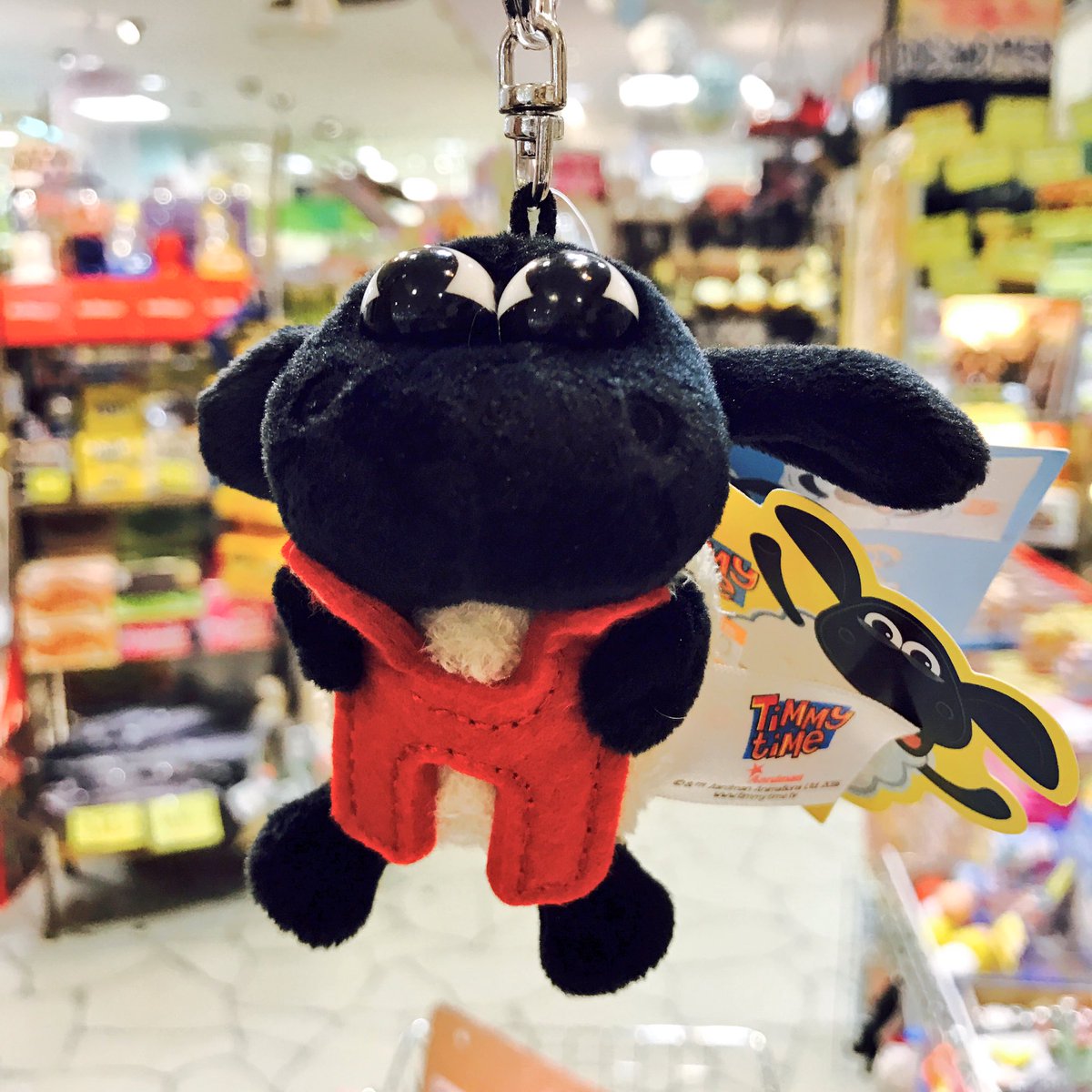 O Xrhsths ヴィレッジヴァンガード徳島クレメント Sto Twitter ううううううううううううっ 可愛いよー 羊のショーンより 愛らしい愛らしいティミーがアルファベットを持ってます ぐうかわ イニシャルぬいぐるみキーチェーンやで 可愛い