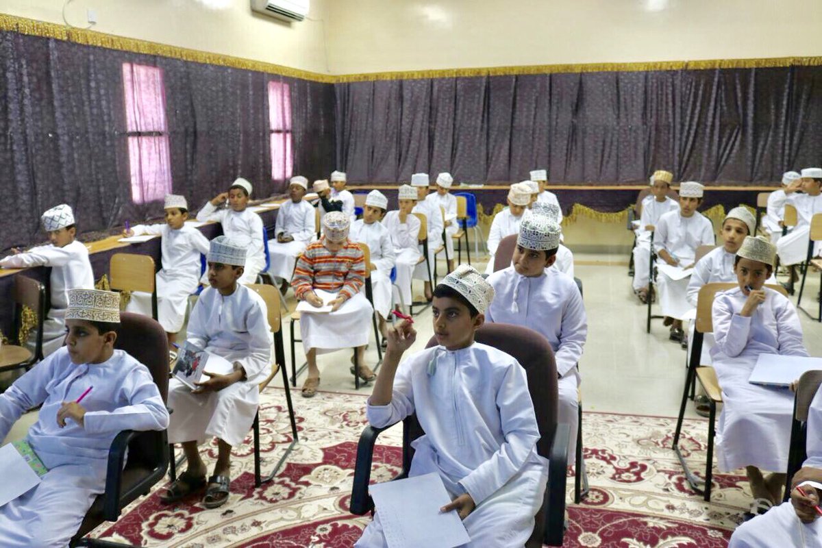 تحت إشراف الاستاذ / جمعه المقحوصي المعلم الاول في مادة الرياضيات اقيمت مسابقة  أميز طالب للمراحل الدراسية وشهدت المسابقة تنافساً قوياً