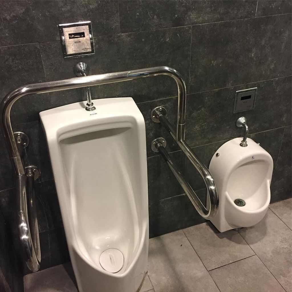 Twitter 上的 おのだ Onoda この子供用トイレ小さすぎるw 韓国トイレ 子供用トイレ 韓国 釜山 T Co 86cgti1rm9 T Co Lthhqwhslz Twitter