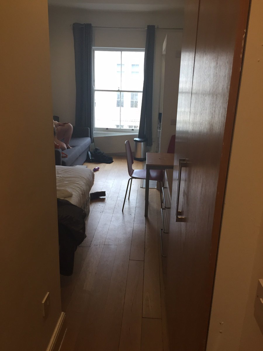 Ellise_CJ's tweet photo. Hyde Park Superior Apartments, Westminster. DO NOT BOOK! Absolutely disgusting and poor poor customer service! Just look at the photos😱 https://t.co/WmUbD5qM4U