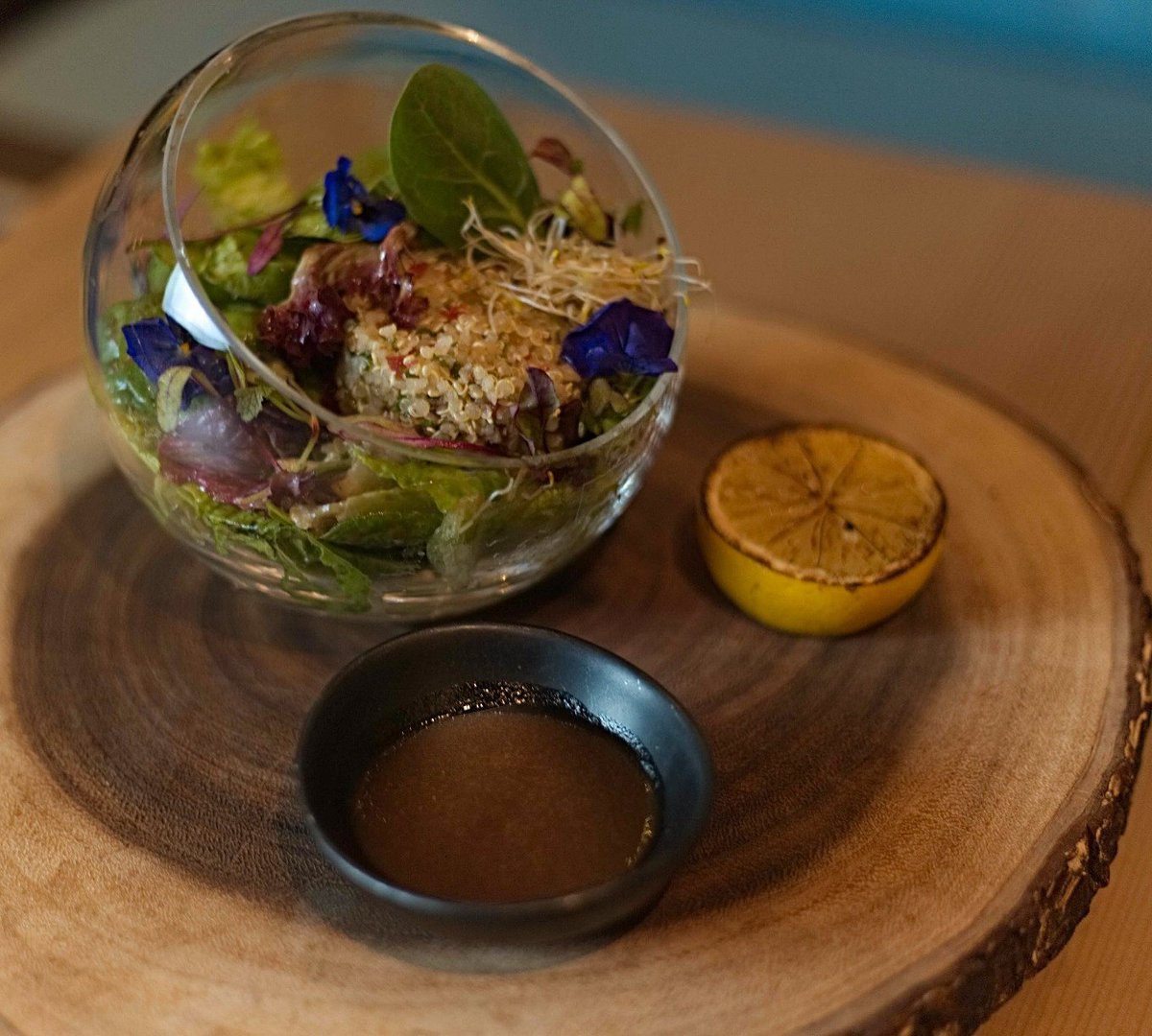 CafeDiegoAD's tweet photo. What about Diego's healthy #quinoa #salad for a quick #brunch? 
بين الريوق والغداء مالك الا سلطة الكينوا الصحية من #كافيه_دييغو https://t.co/HKkipsFRjS