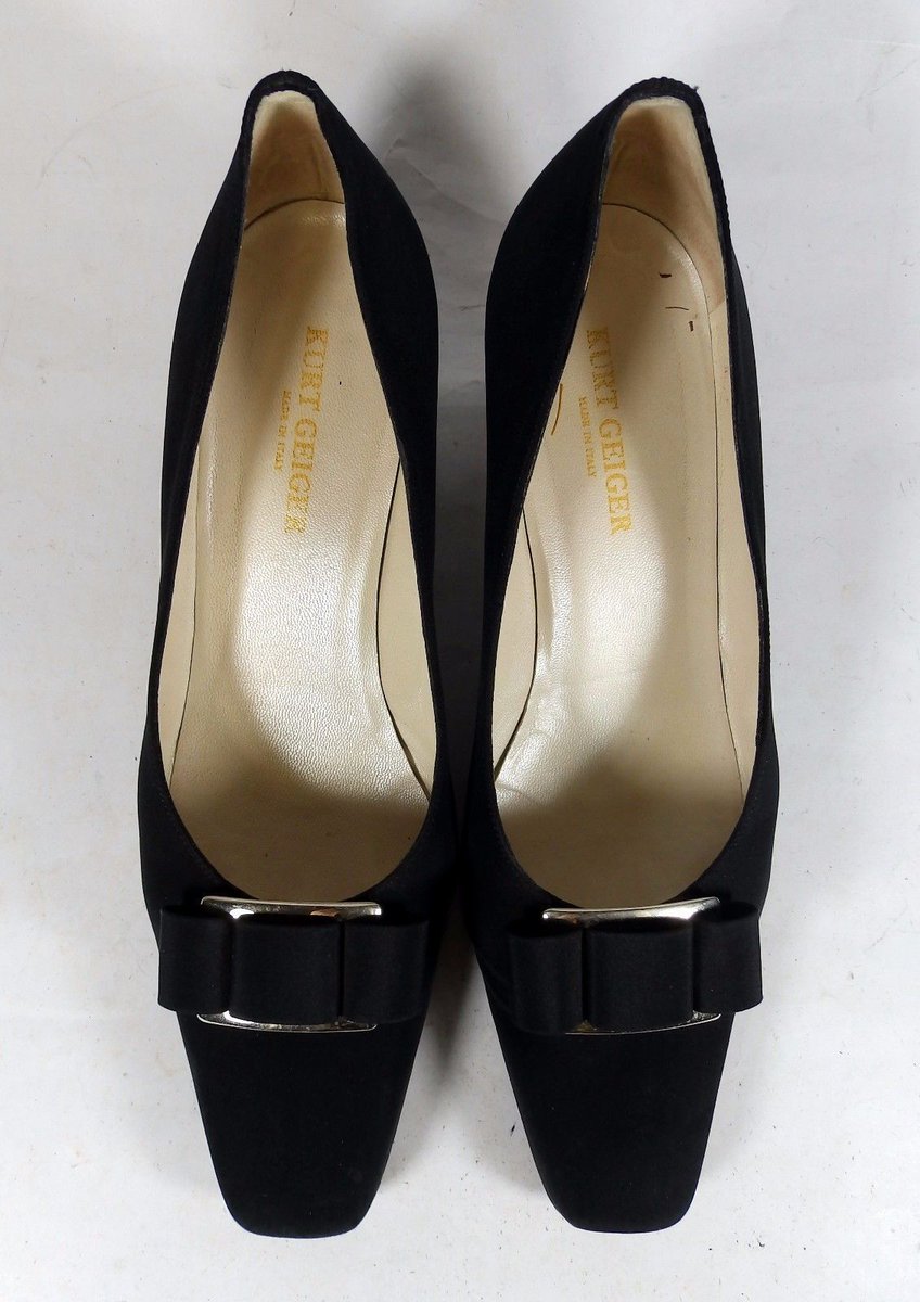 HOSFOnlineShops's tweet photo. Grab yourself a fashion bargain with these beautiful #vintage style #KurtGeiger shoes, ending tonight:

https://t.co/mvEUhw5oQx https://t.co/9aj7P3tibO