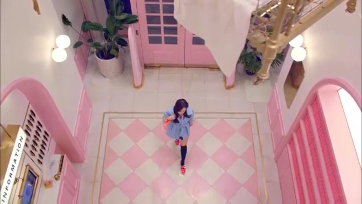 Apinkcbennhluv's tweet photo. 撮影地明洞の3CEやん！！！ https://t.co/g8blAZUInA